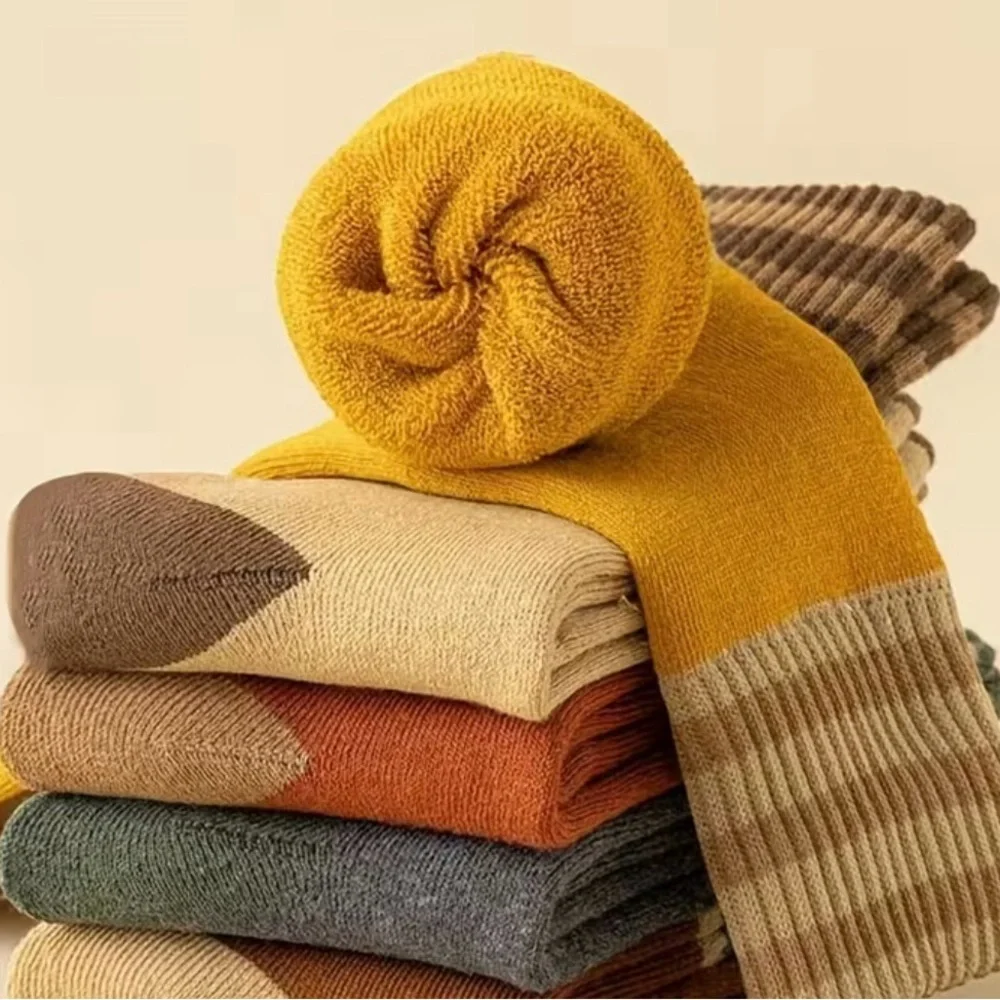 NIP Twenty Pairs of Colorful Women’s Plush Winter Socks Size: 5.5-8.5 - Picture 2 of 6